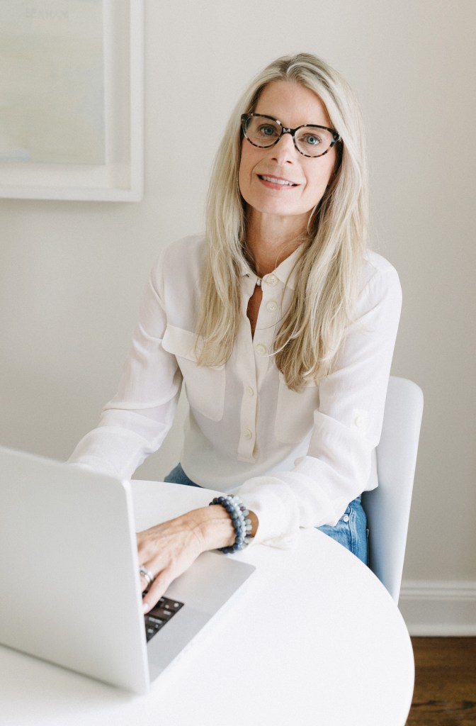 Lyerly Spongberg, certified divorce and mediation coach, guiding clients to communicate effectively, save time, money and reduce stress during divorce.